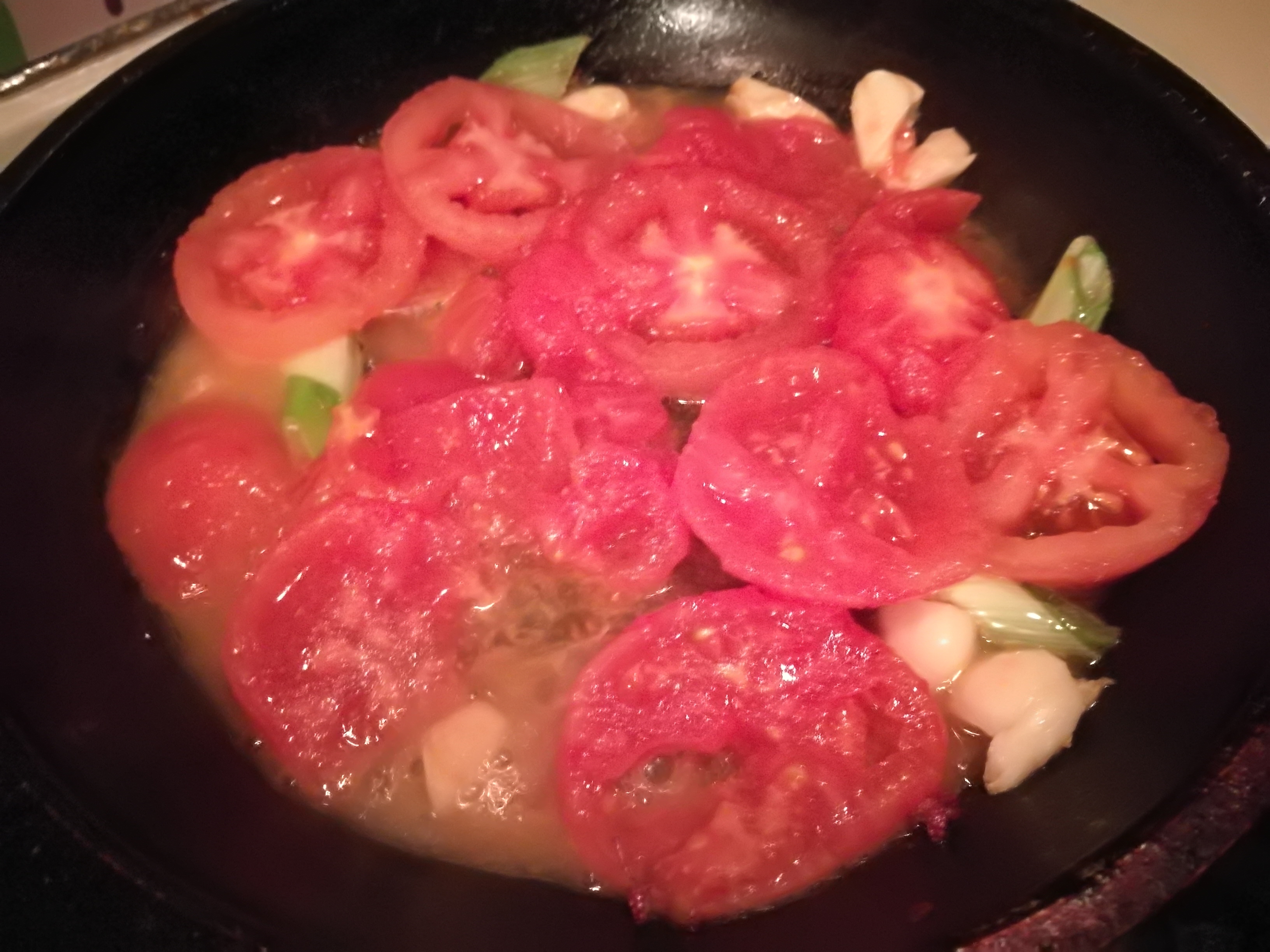 西红柿蘸饺子皮的做法