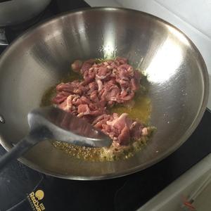 新疆经典过油肉拌面的做法 步骤5