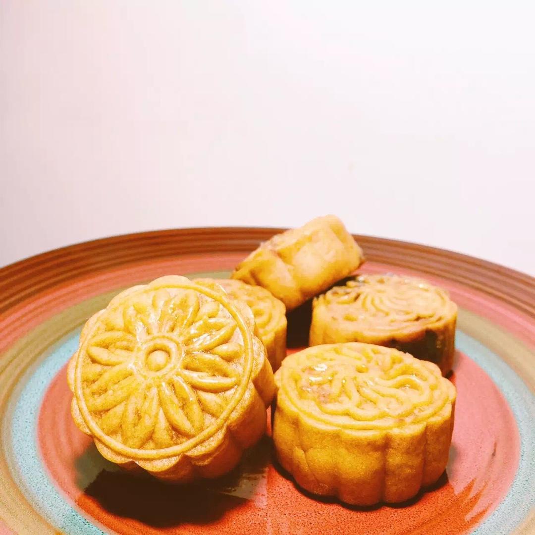 广式月饼—蛋黄莲蓉月饼