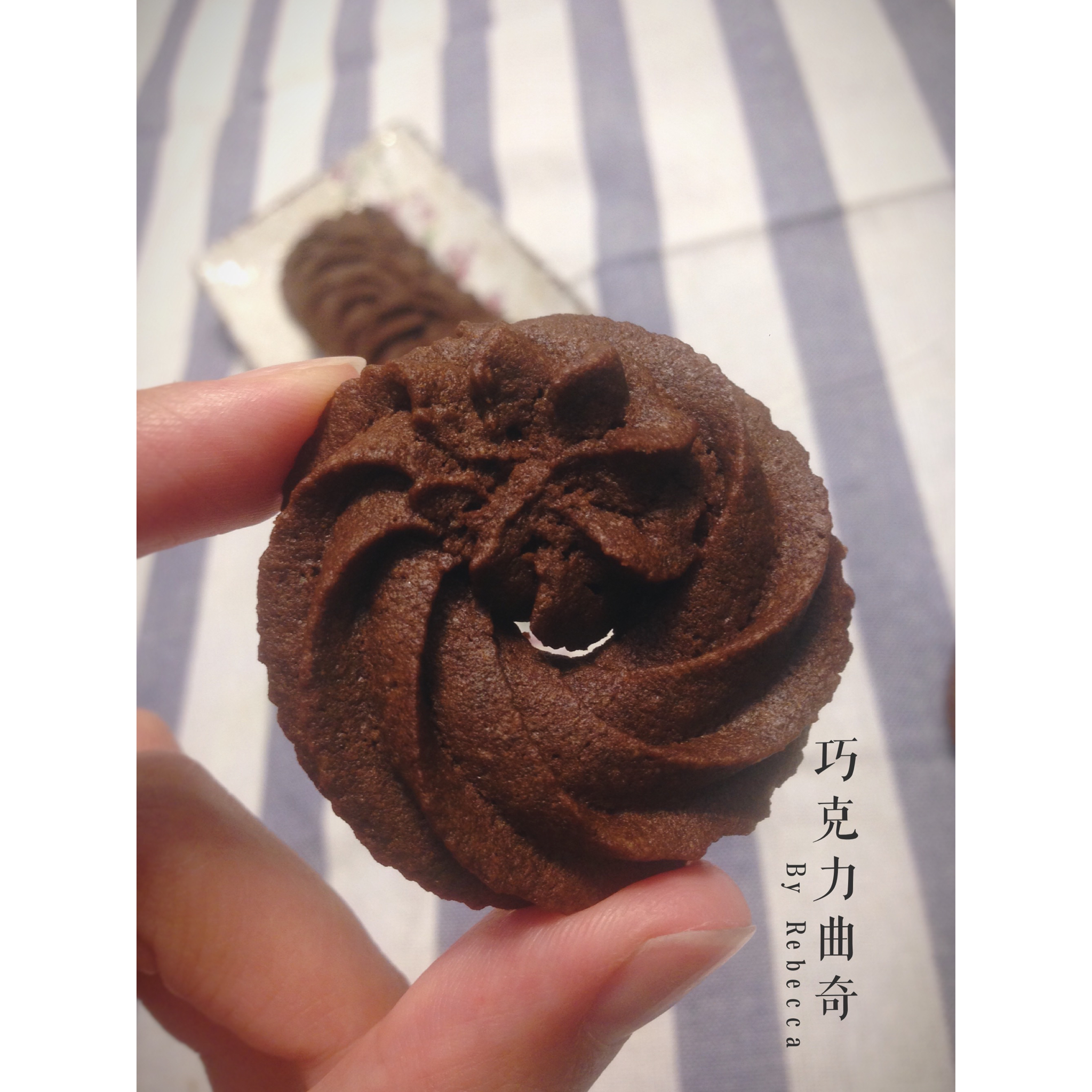 挤花毫无压力的巧克力曲奇