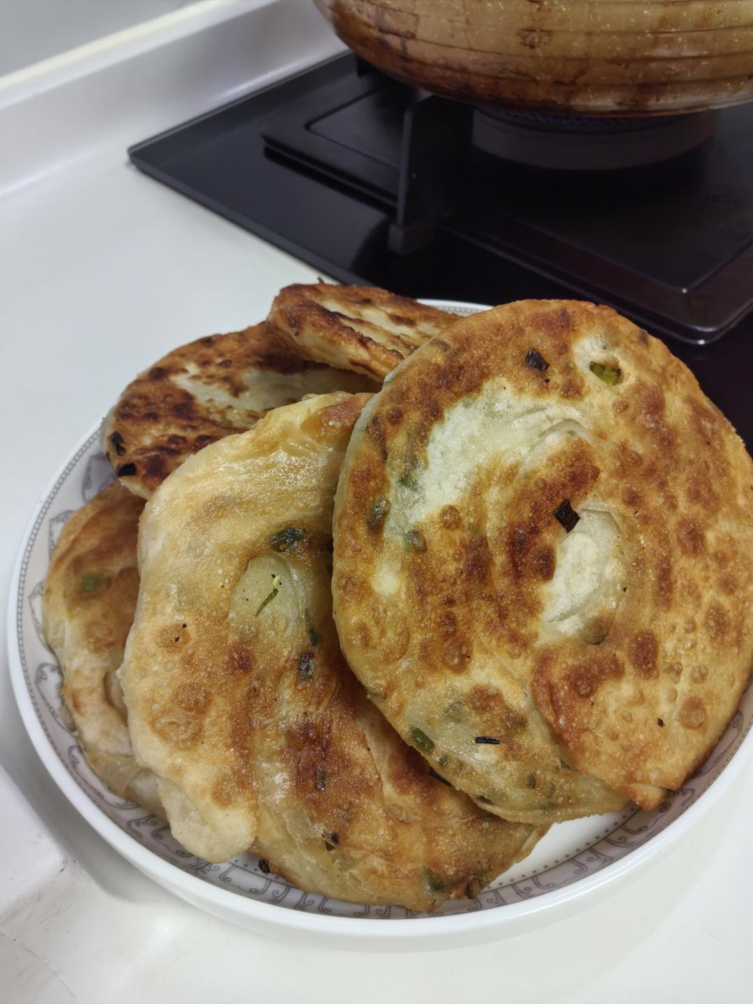 家常葱油饼 柔软多层 凉了也不硬 附细节视频详解