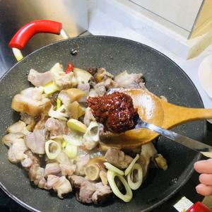 莲藕炖腊猪蹄子🐷红汤版的做法 步骤10