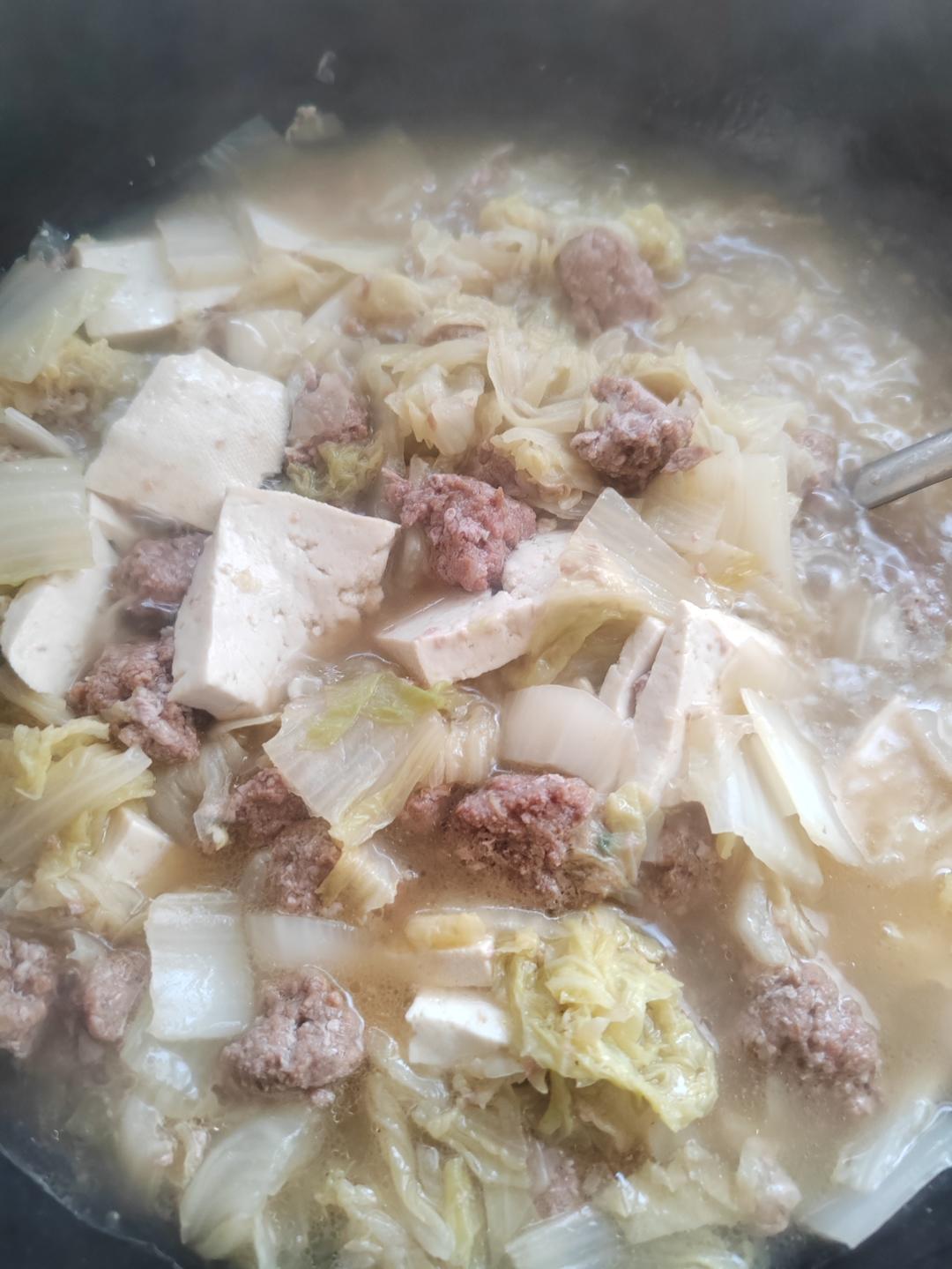 秘制白菜豆腐丸子汤