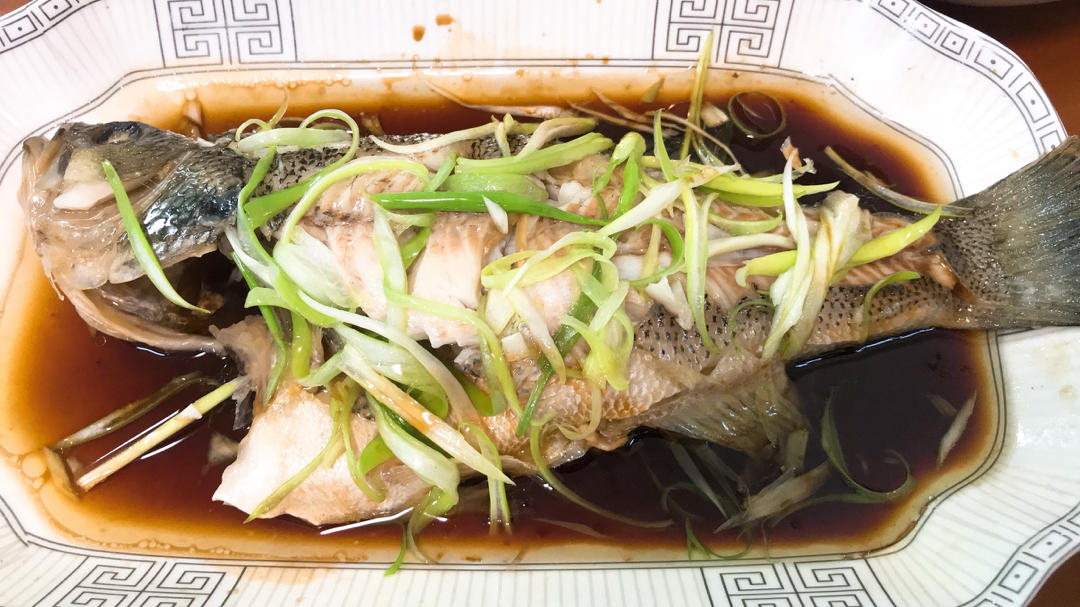 鲈鱼这样蒸 味道超鲜美                 （ 一点都不腥 ）