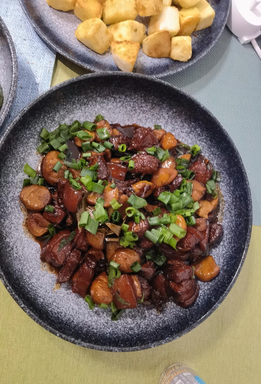 【板栗红烧肉】