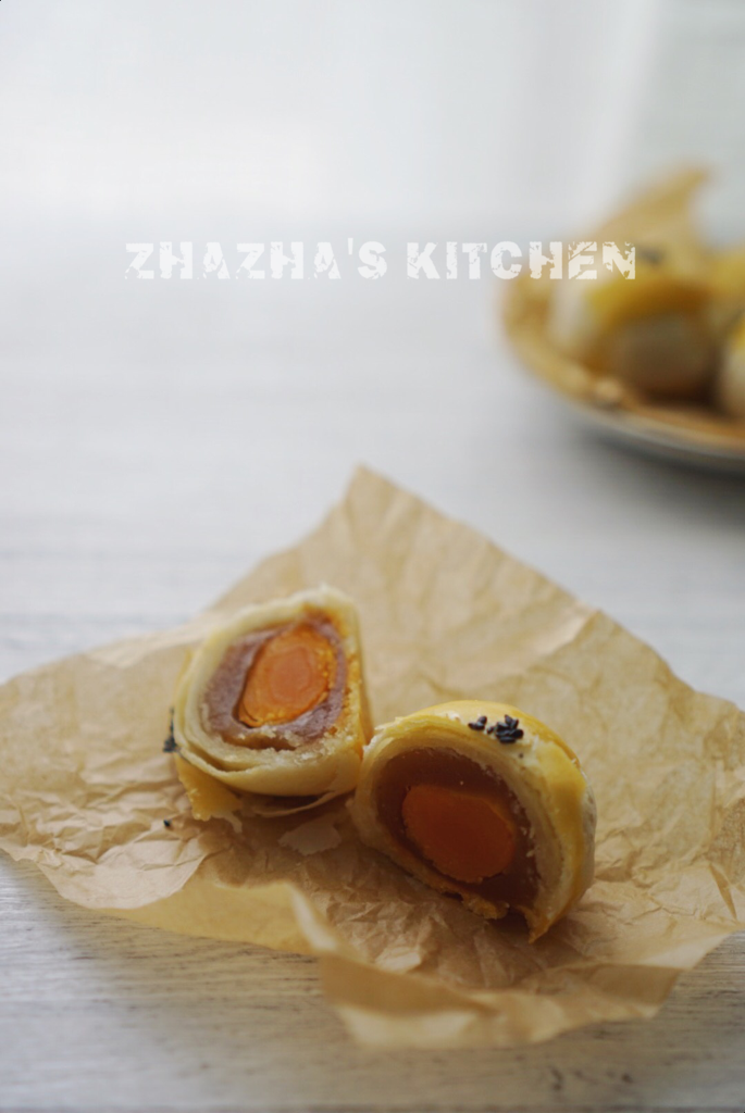 蛋黄酥 Danhuangsu