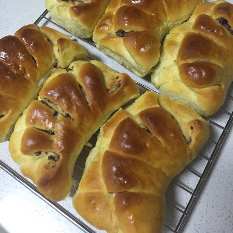 莲蓉红豆沙馅扇形面包