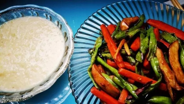 干香少油快手菜丨干煸杂蔬&茶水小米粥 · 圆满素食的做法