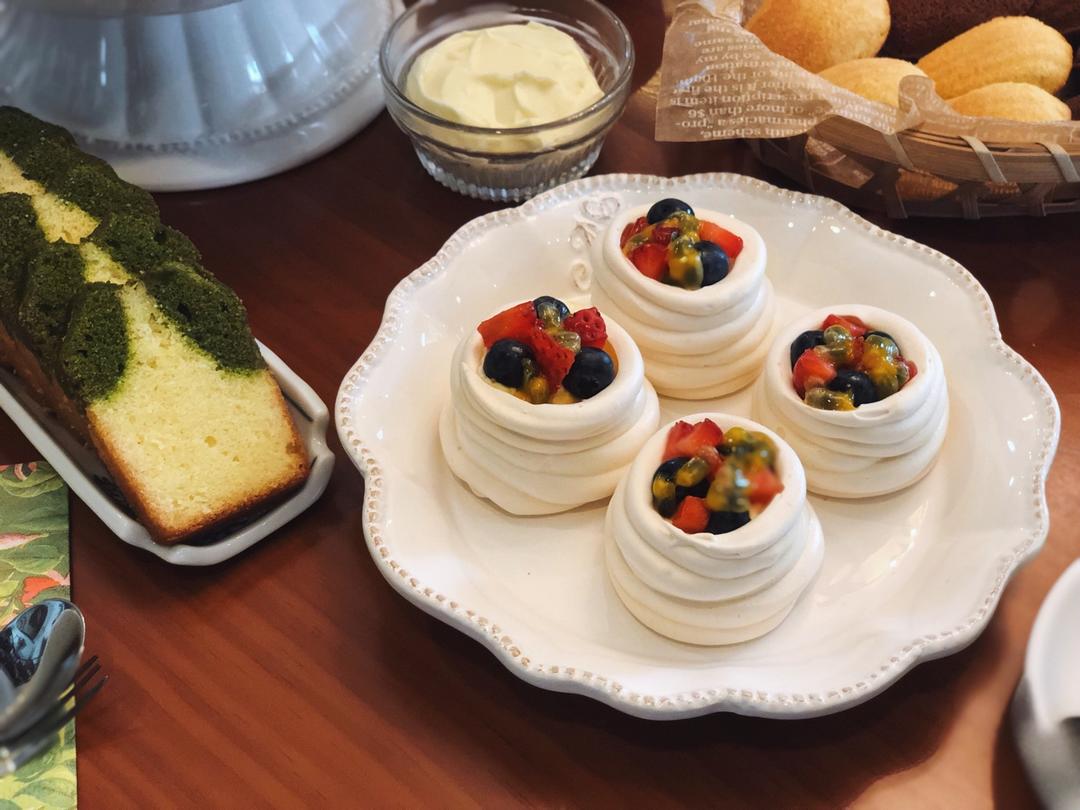 帕夫洛娃蛋白甜饼裸蛋糕 Pavlova