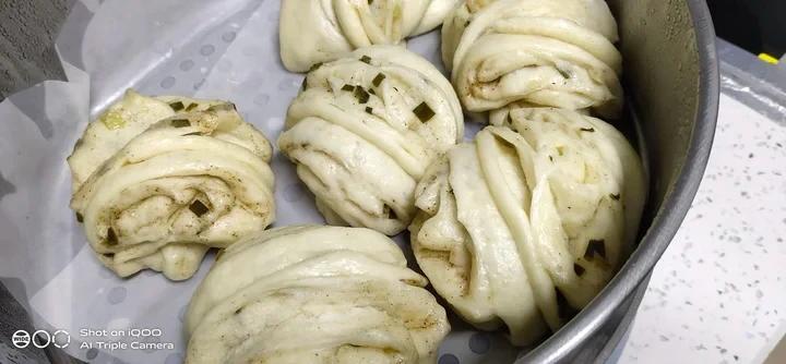 袖珍葱香花卷儿 孩子一口一个特别爱吃 零失败的方子 附细节视频详解