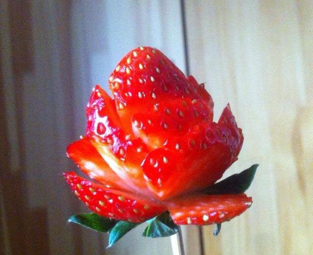 草莓花朵的做法