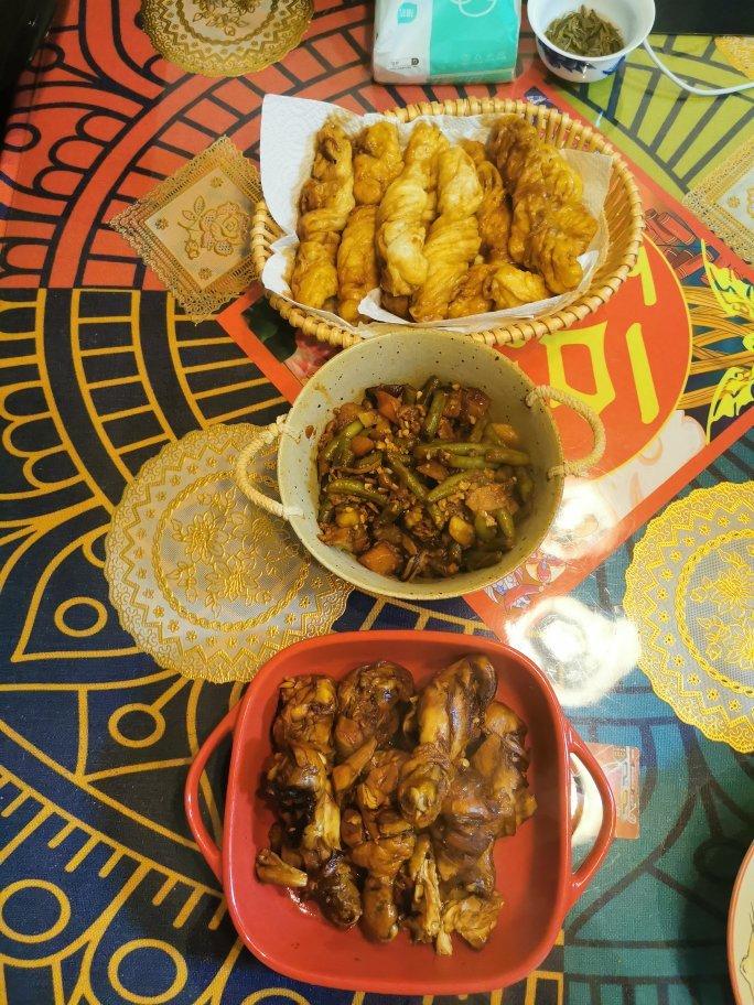 一锅出-豆角土豆玉米五花肉卷子