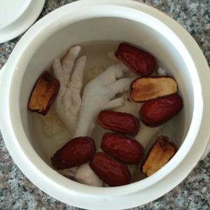 红枣花胶炖鸡爪的做法 步骤6