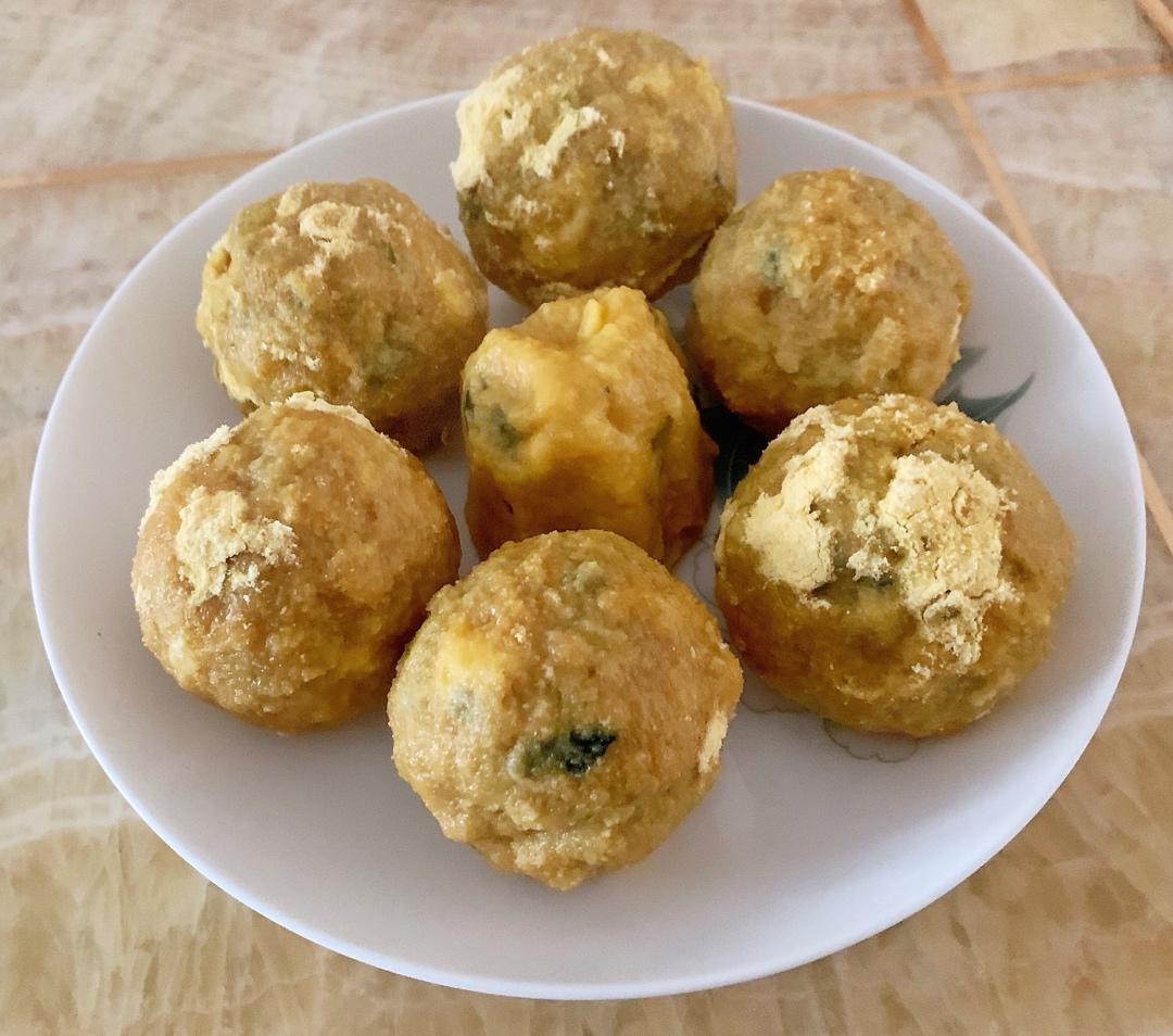 玉米面菜团子