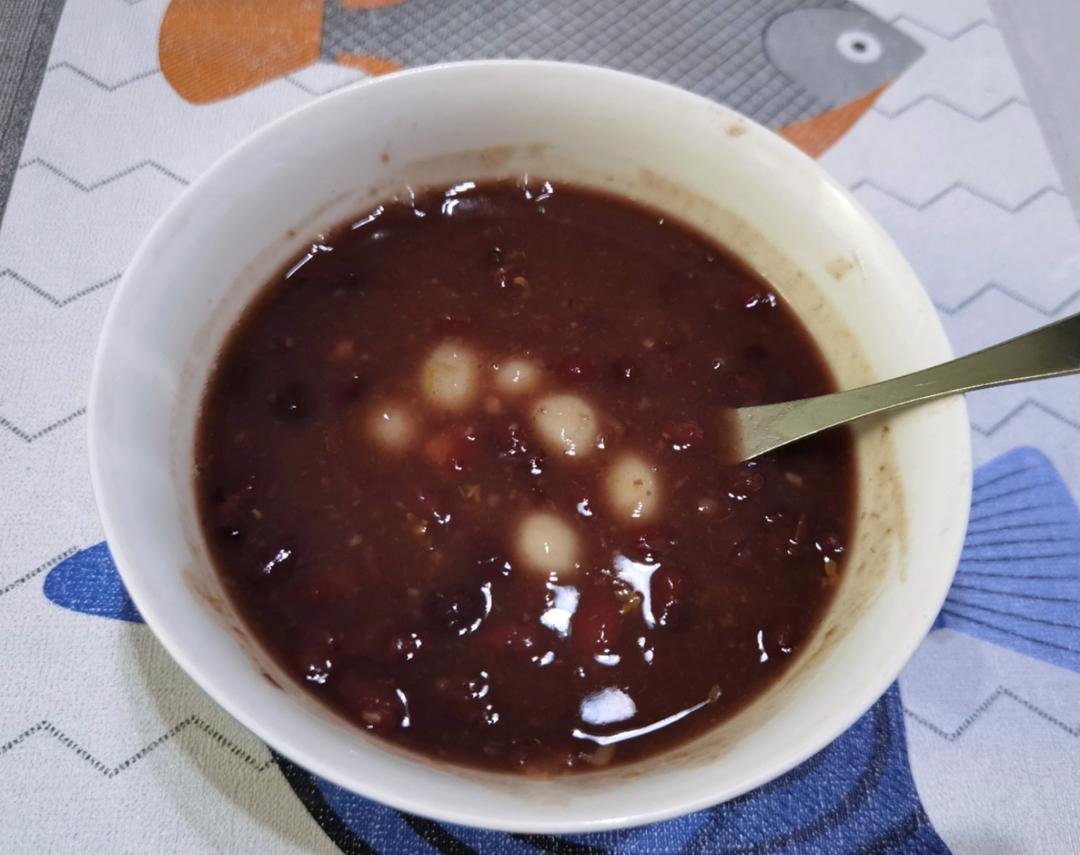 红豆糯米小丸子小汤圆——如何在5分钟内搓好一盘小丸子