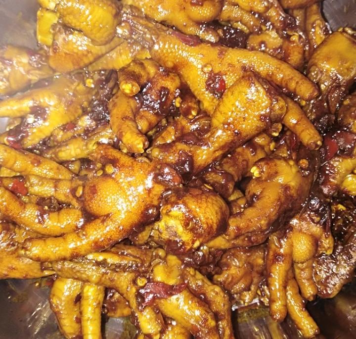 手抓零食香辣鸡爪
