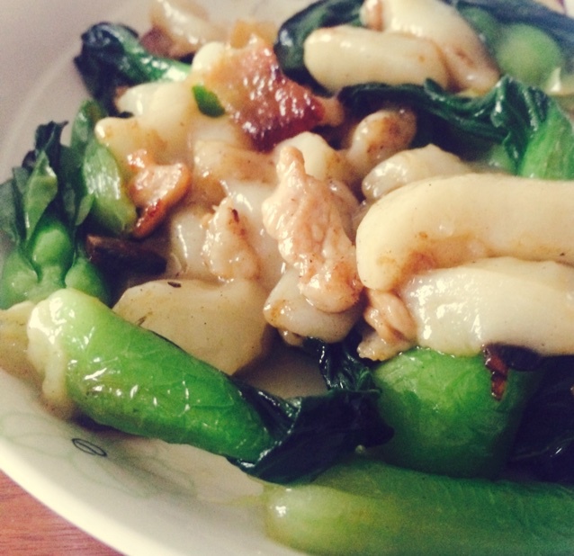 朴素的青菜肉丝炒年糕