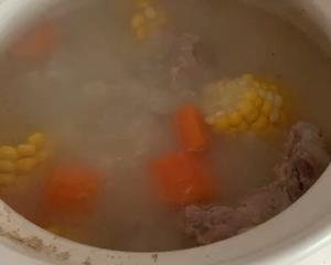 玉米淮山骨头汤的做法 步骤4