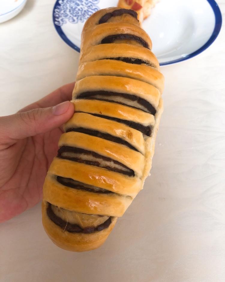 豆沙毛毛虫面包