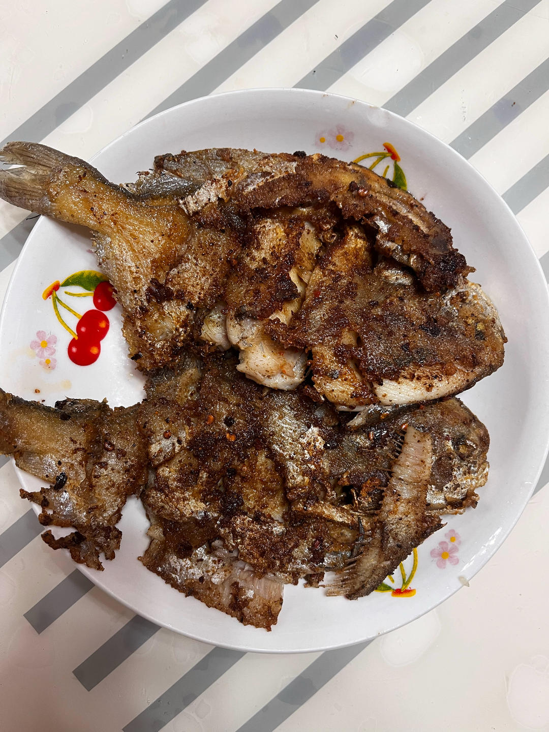 香煎鲳鳊鱼:( 堪比烧烤摊:)