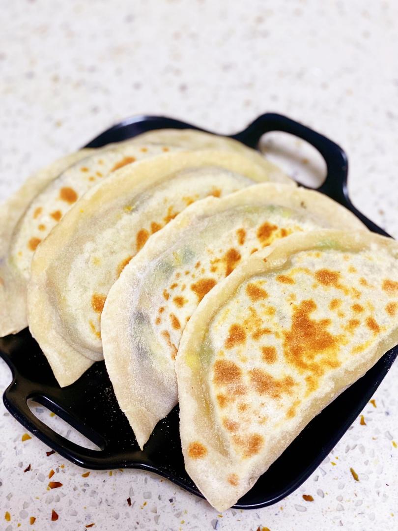 眉眼盈盈做的素三鲜合饼