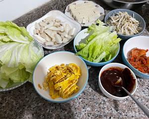 韩式辣白菜豆腐汤的做法 步骤2