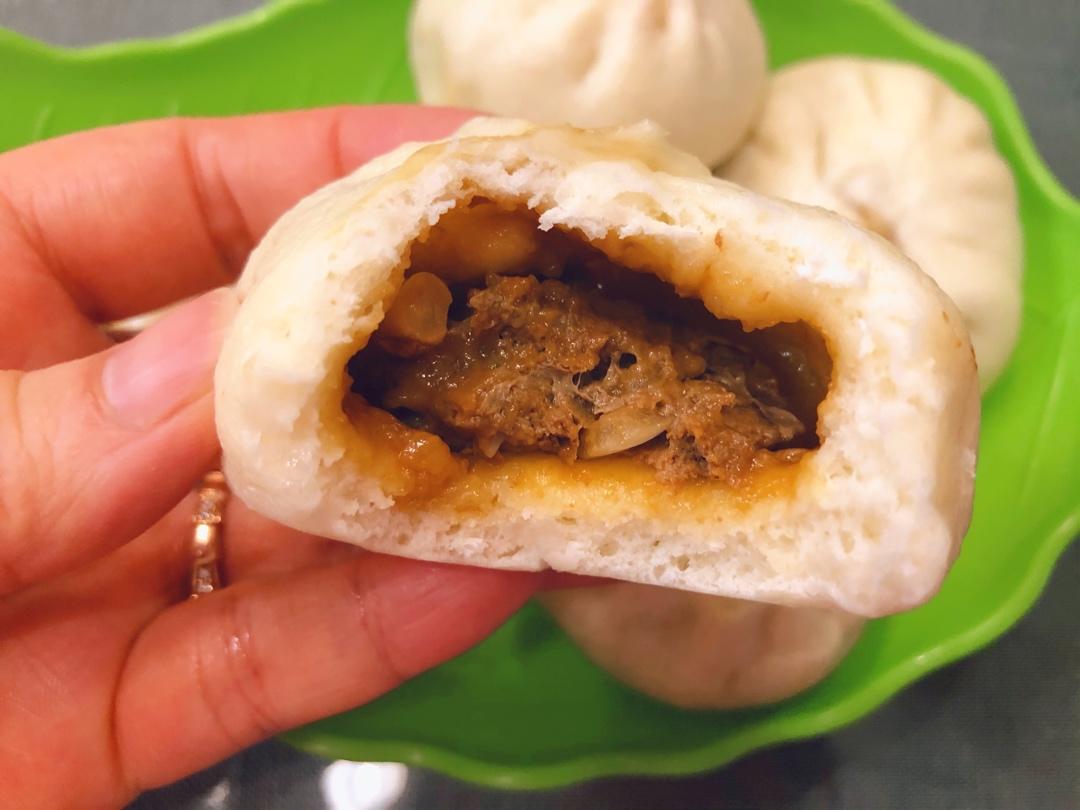 鲜美多汁的洋葱牛肉包子