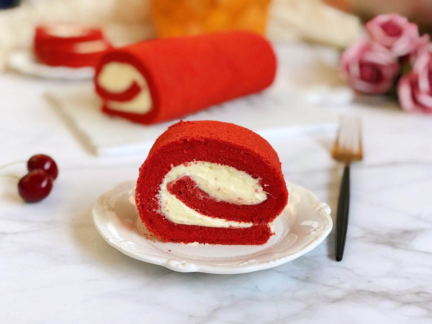 红曲粉就能调出正红色的红丝绒蛋糕卷
