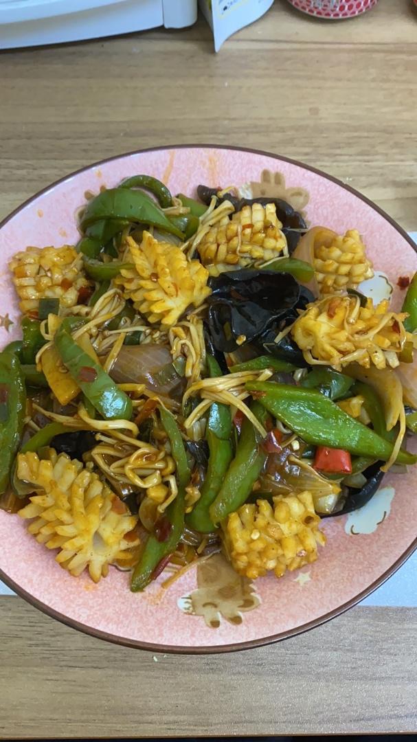 鱿鱼卷爆炒洋葱青辣椒
