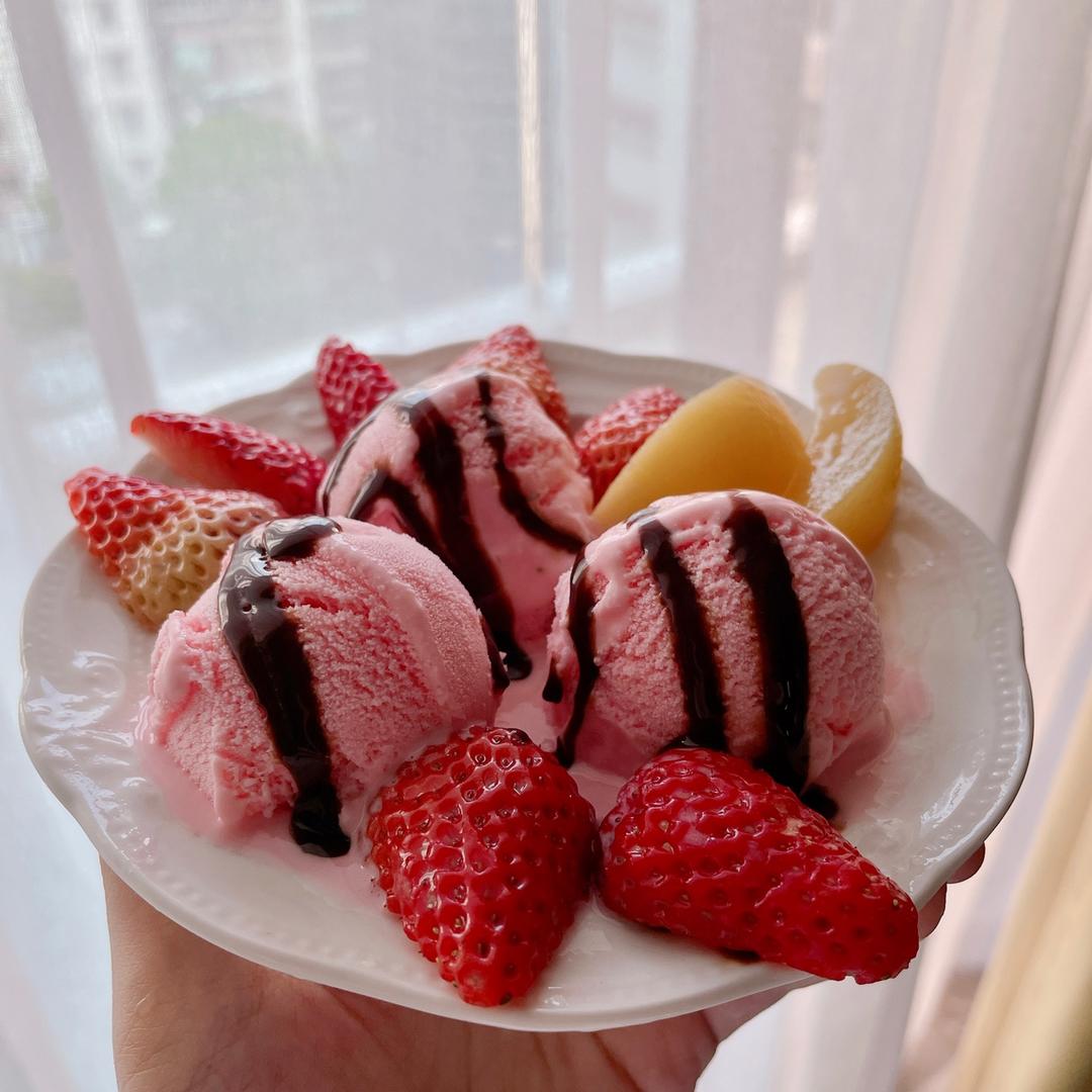 草莓酸奶冰淇淋/雪糕 Erdbeer-Joghurt-Eis