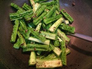蒜蓉豆豉焖苦瓜的做法 步骤5