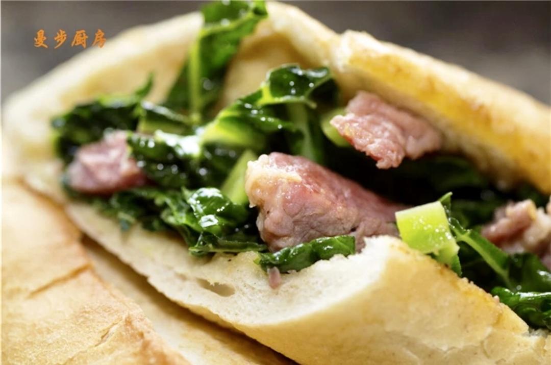 皱叶甘蓝火腿法棍