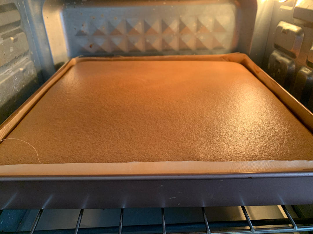 巧克力蛋糕卷～不掉皮，不开裂，无法抗拒的美味！