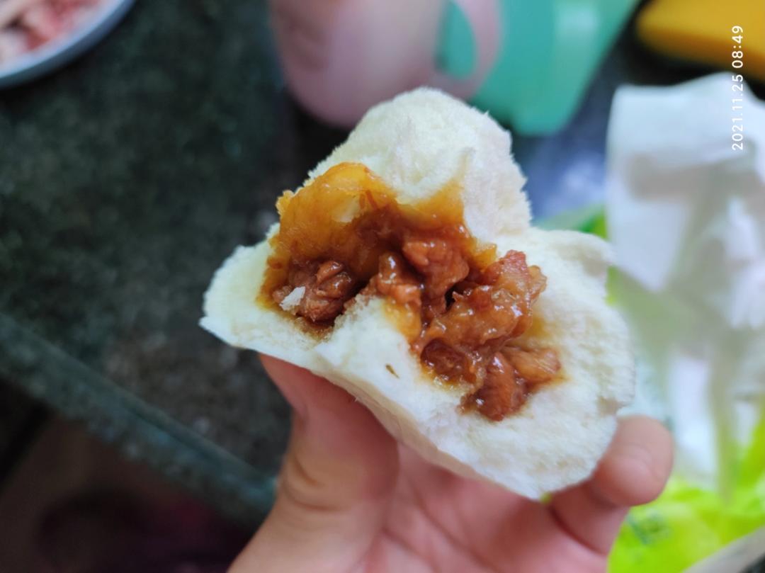 云朵般松软爆浆蜜汁叉烧包