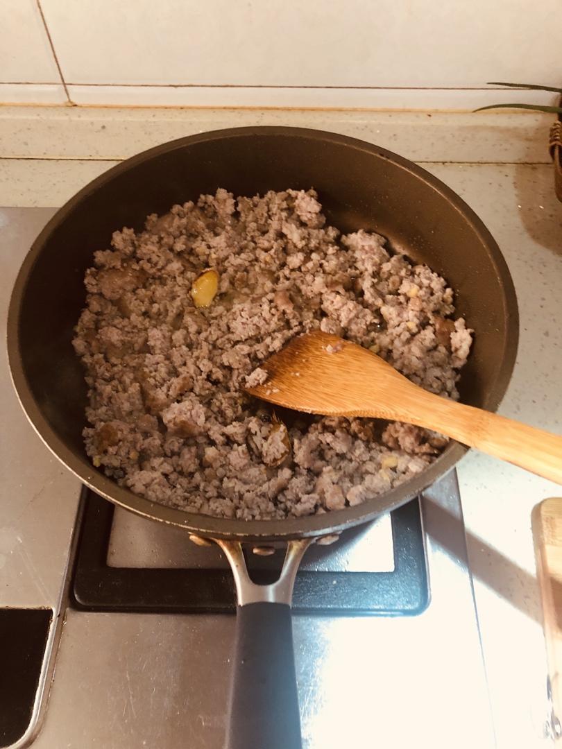 超好吃的酱肉包