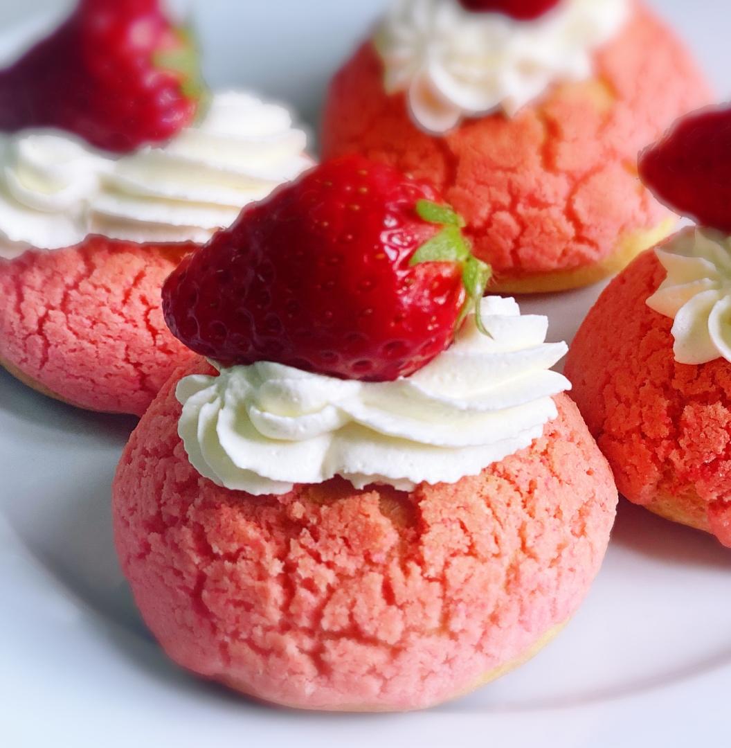 粉粉少女心的草莓泡芙