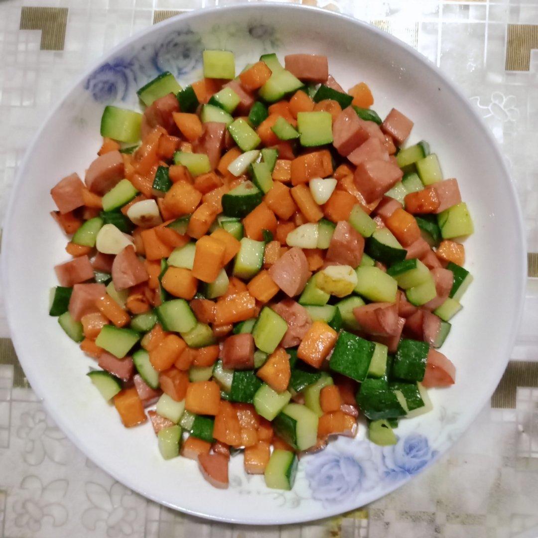 黄瓜胡萝卜火腿丁