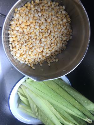 香甜的嫩玉米粑的做法 步骤3