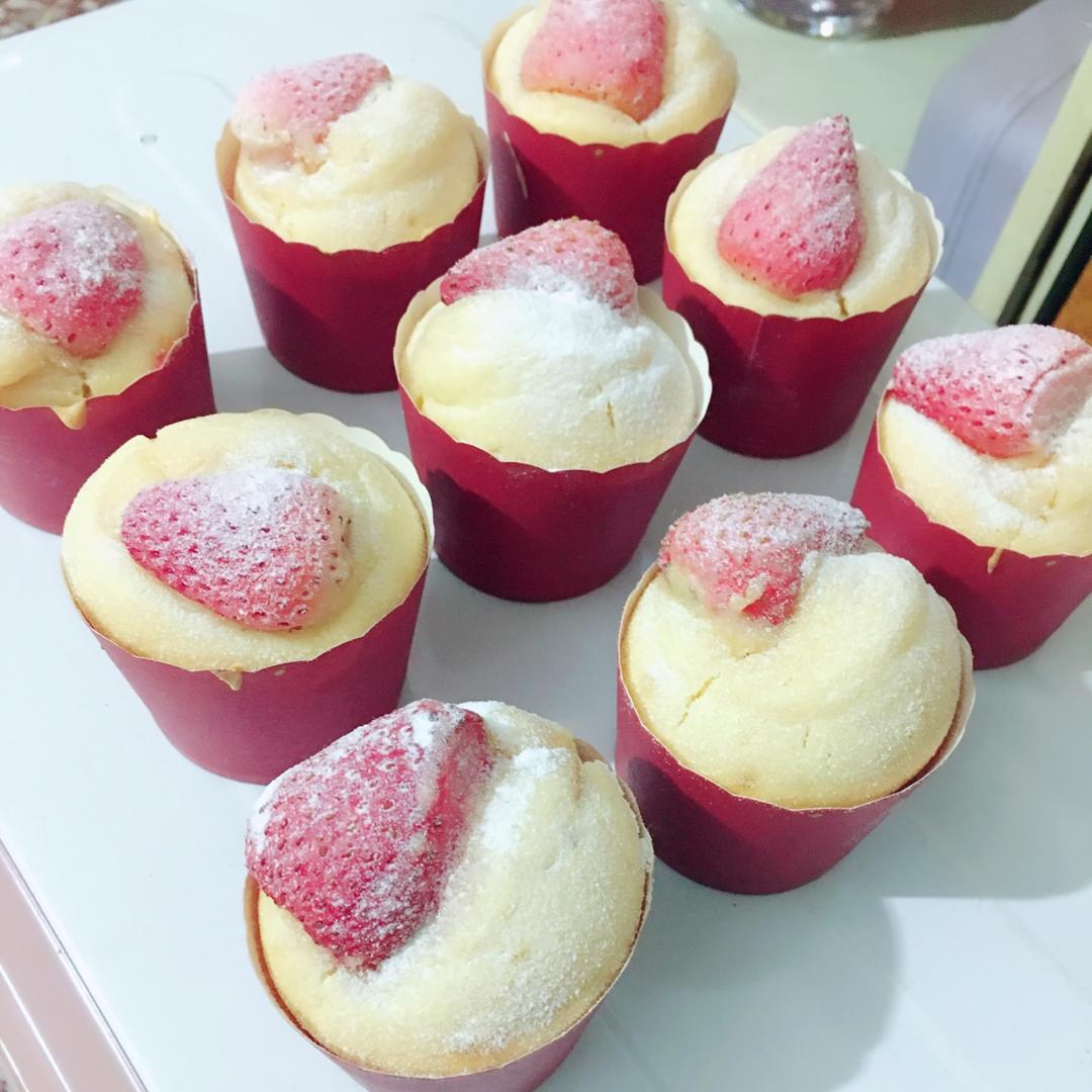 小粽子爱吃粽子做的一整颗草莓の马芬一整颗草莓の马芬蛋糕首页登录