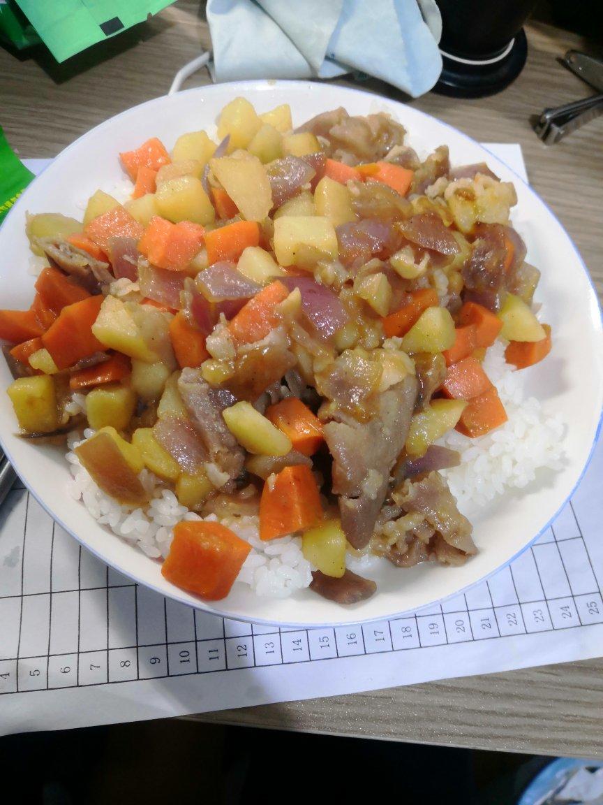 好吃到舔碗底的土豆肥牛拌饭