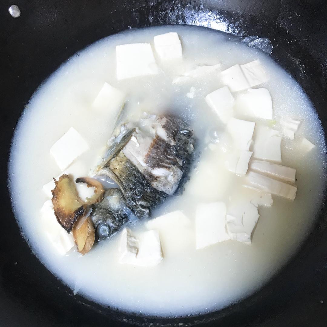 鲫鱼豆腐汤