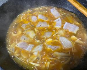 美味营养的减脂番茄菌菇青笋龙利鱼的做法 步骤4