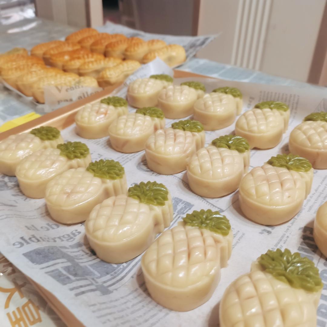 超萌菠萝小月饼