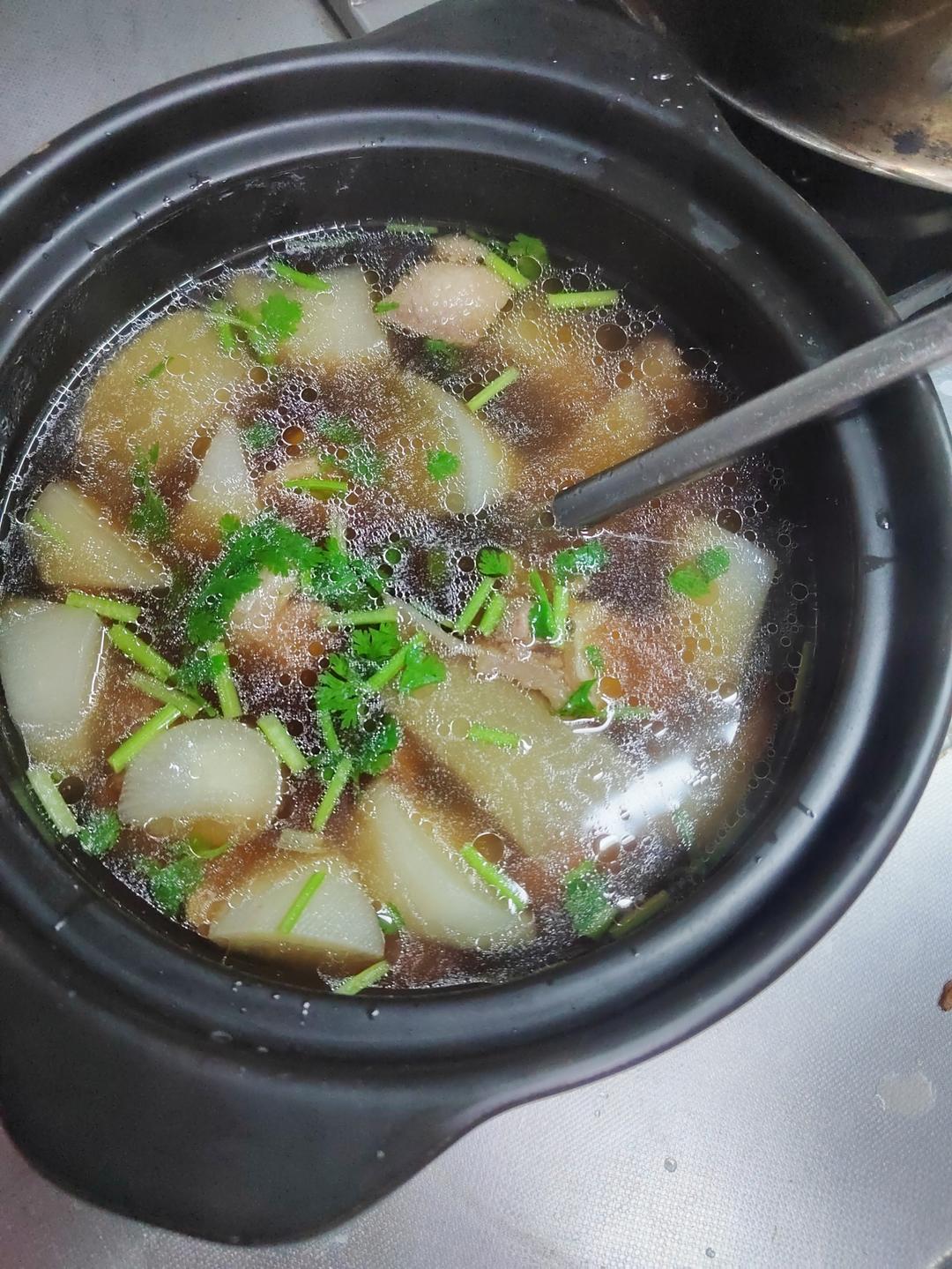 简单到只用一种调料的牛腩炖萝卜汤