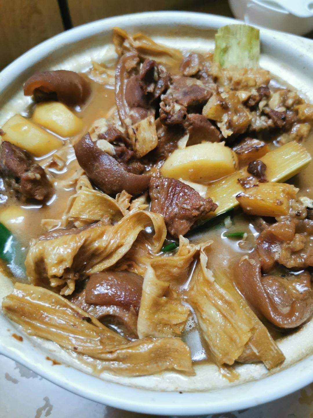 【枝竹羊腩煲】羊腩配腐乳，酱香清甜人人爱！