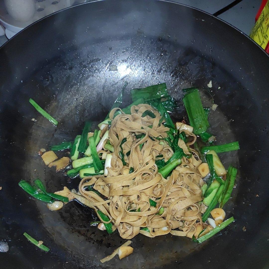 蒜苗炒干豆皮