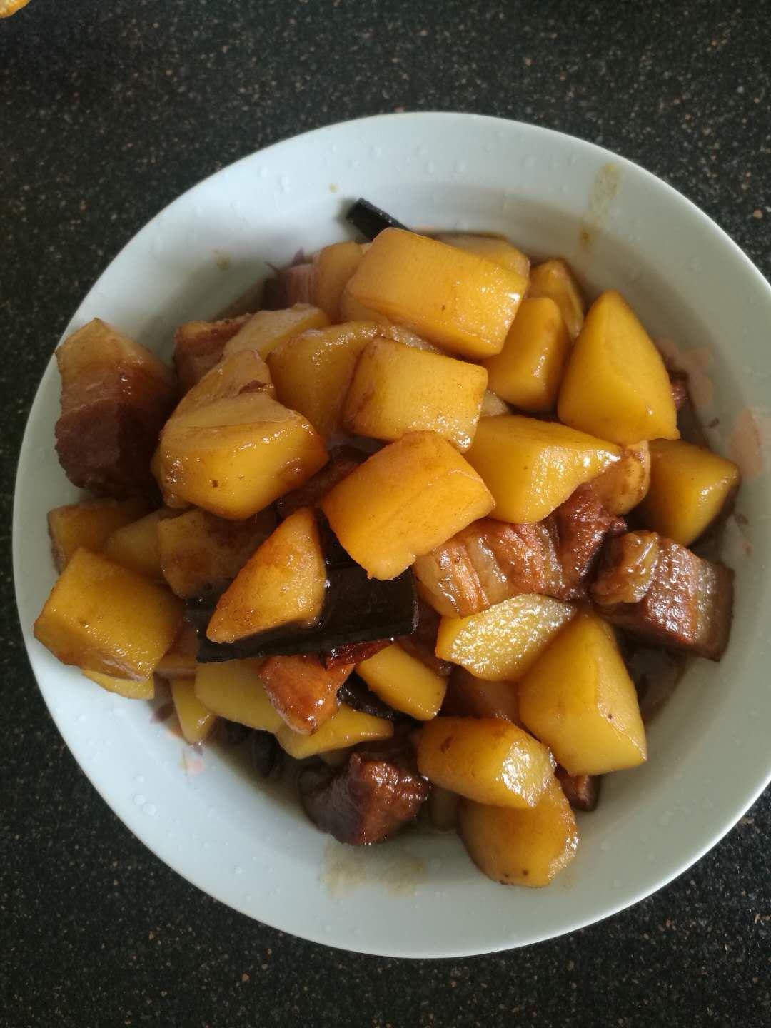土豆红烧肉