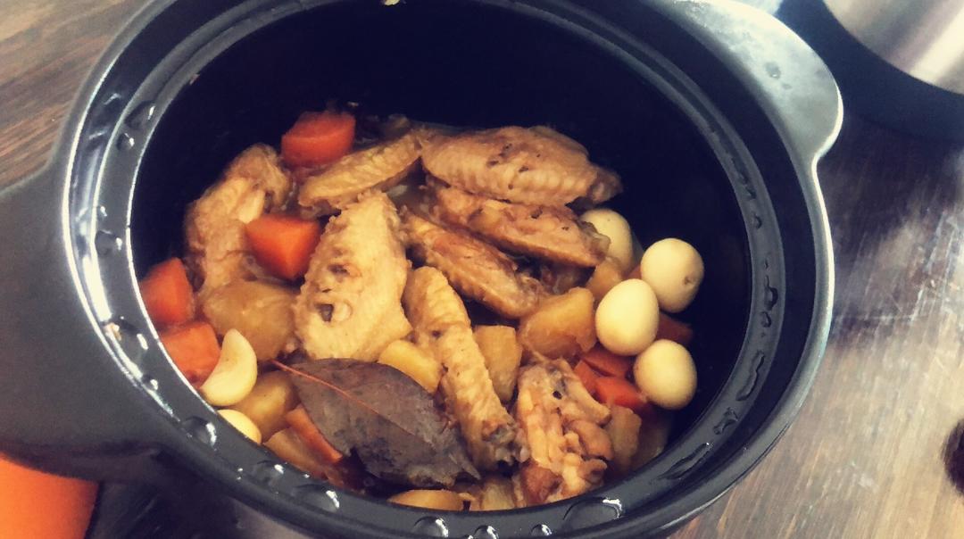 鸡翅焖土豆煲