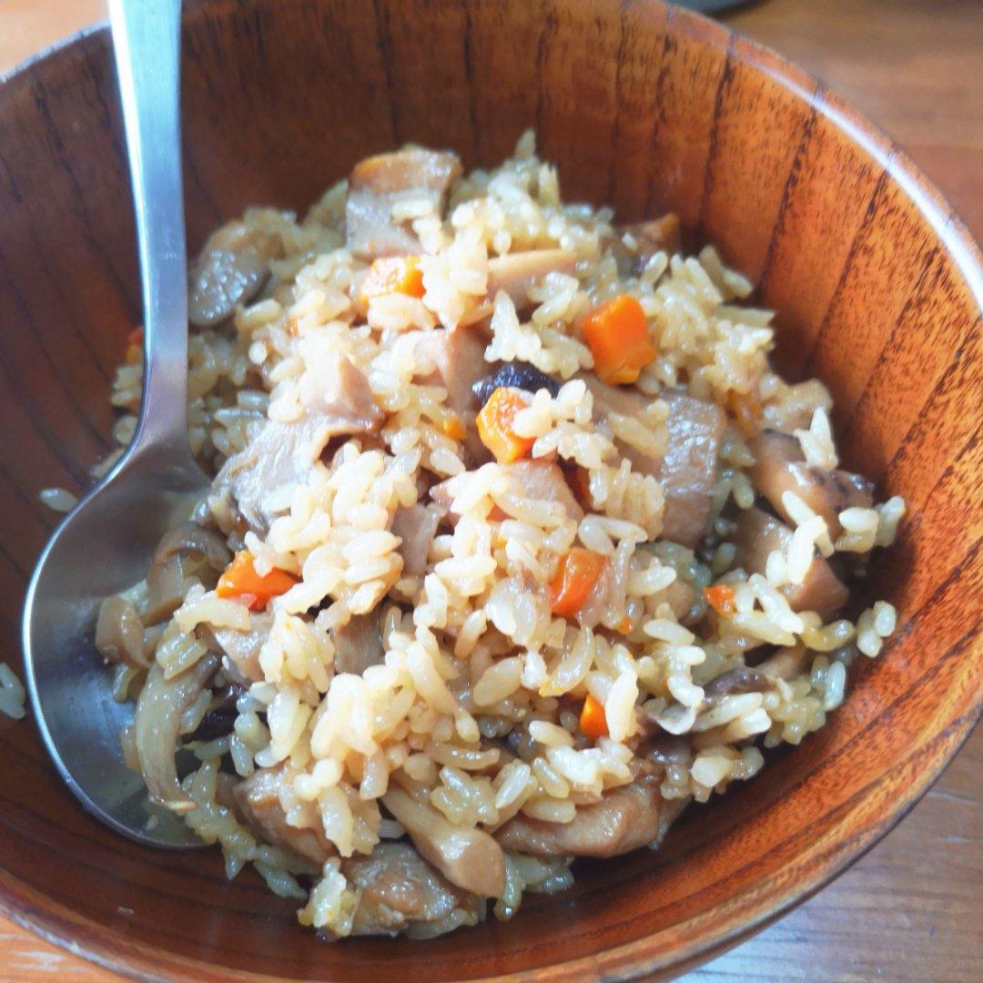 小win做的日式杂菌鸡肉炊饭