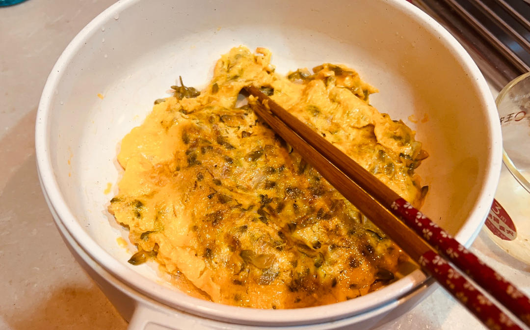 美味树上菜，槐花炒鸡蛋。附两种槐花保存方法。